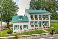 Cozy efficiency ONE large room ONE QUEEN bed apartment with kitchenette no oven. - Wifi