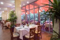 Ivana Palace Hotel - Free Parking - breakfast