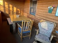 2 Bed Log Cabin, w/2 Jacuzzi, 1 mi to Sdc, Pool, Nature Trails, Private Lake - Feriehus