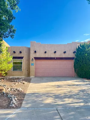 Charming and Cozy 3-bedroom house with WiFi, in superb Rio Rancho - 3-Star