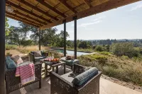 Architect Designed Wine Country View Home - Pool and Spa - Published in Magazine - 5 ดาว