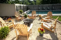 Hot Tub, Fire Pit, Private Backyard - Near Wineries & SPIRE - Swimmingpools