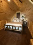 Treehouse/cabin with an amazing view of Mount Magazine - Alphydda