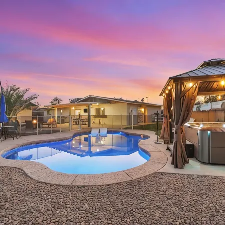 Unique 4-Bed, 3-Bath House with Pool, Hot Tub, Arcade and Hi-Spd Wifi