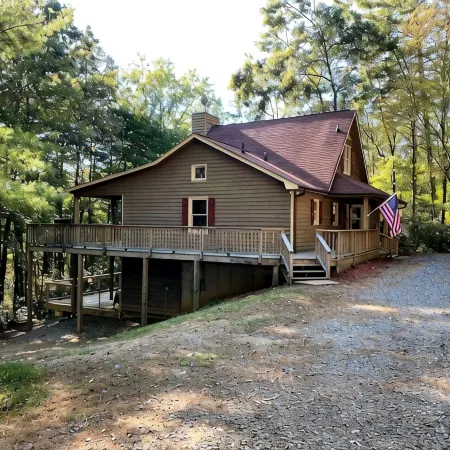 4BR & 3.5BA Cabin near Toccoa River with Hot Tub and Game Room!