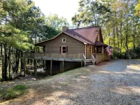 4BR & 3.5BA Cabin near Toccoa River with Hot Tub and Game Room! - 2 tähden
