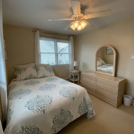 Single-family home in Avalon—walk to beach and town