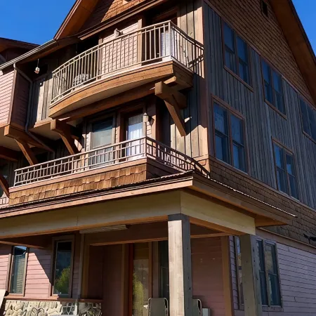 Beautiful Condo Retreat on the River