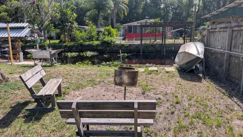 2 Bedroom FREE Boat ON CANAL fish out back and fire pit more FUR BABIES welcome - 2-Star