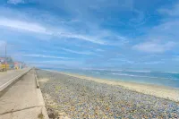 Beachfront Family Dream! On the strand in Oceanside - Pet friendly! - 4-Star