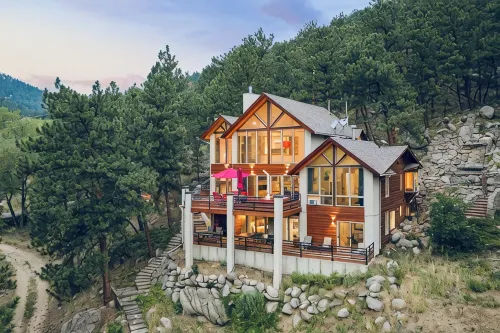 6Br Mountain Retreat • Pool • Walk to Pearl St - balcony