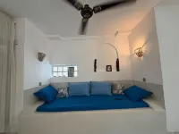 Kaleb's Beachfront Holiday Home - Condos