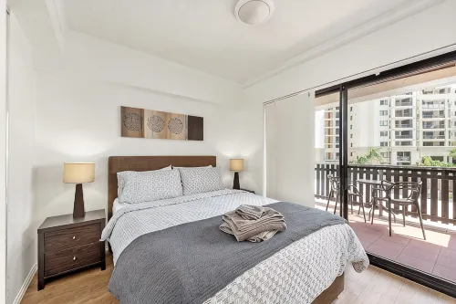 Two Seconds to…everything! 1Bed/1Bath/1Car/CBD Views -  Apartamentos vacacionales
