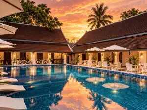 Jing Land Palace Hotel (Phousi Mountain Sunset Viewpoint &Downtown Mekong Riverside Hotel)