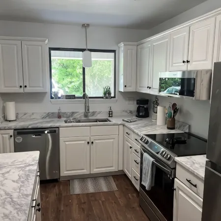 Charming 2-bedroom townhome in delightful New Bern with WiFi, AC