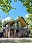 Gorgeous Forest Cabin with Hot Tub & Game Room - Chalets