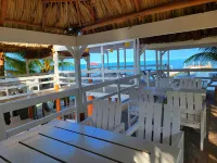 Island Magic Beach Resort Hotel di Caye Caulker