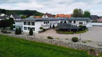 Landhotel Weserblick Отели в г. Бад-Карлсхафен