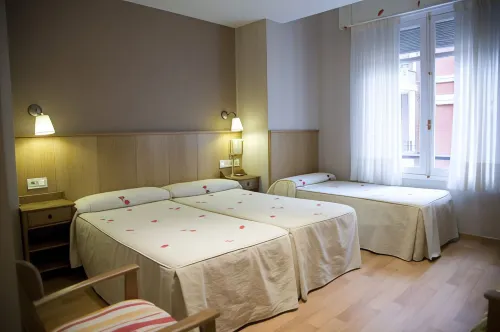 Hostal Orejas Hotels in La Virgen del Camino