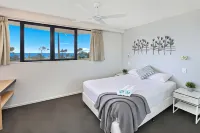 Ocean Boulevard Hotels in Alexandra Headland