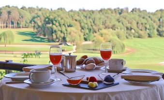 Golf Hotel Castelconturbia - Housity
