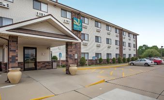 Days Inn & Suites by Wyndham Bloomington/Normal IL