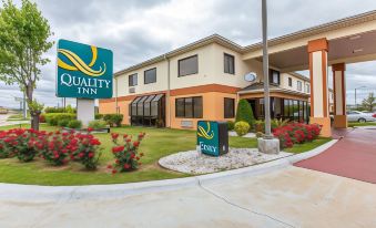 Quality Inn & Suites Near Coliseum and Hwy 231 North