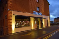 Mondo Hotel Hotels near University of Stirling