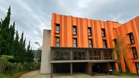 Grand Metro Hotel Puncak Отели рядом с достопримечательностью «Botanic Garden Cibodas»