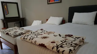 Rumah 100 m² dengan 4 kamar tidur dan 4 kamar mandi pribadi di Setiabudi