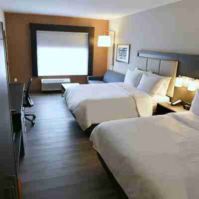 Holiday Inn Express & Suites Jersey City - Holland Tunnel Rooms