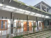 Guest House D Valeri Hotels in Wae Kelambu