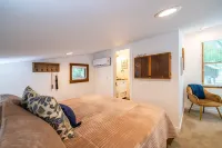 The Nuthatch Cabin 15 Min to Magnolia Baylor 엘름 모트 호텔