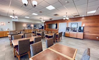 Ramada by Wyndham Ellsworth / Bar Harbor - Housity