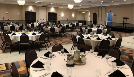 Hilton Garden Inn Sioux Falls South Отели рядом с достопримечательностью «Университет Су-Фолс»
