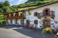 Logis Hotel Erreguina Hotels in Saint-Etienne-de-Baigorry