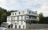 Sahara Falcon Hotels in Obermenzing