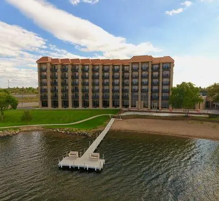 DoubleTree by Hilton Bemidji Отели в г. Бемиджи