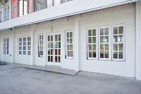 RedDoorz Plus Near Ums Solo Hotel dekat Perpustakaan UMS