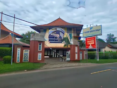 RedDoorz Plus Near Tugu Mercusuar Anyer Các khách sạn ở Anyar