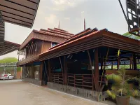 Phunumfha Hotel @Chum Phae - Khon Kaen Отели в г. 