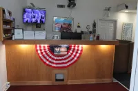 American Host Inn فنادق في Golden Township