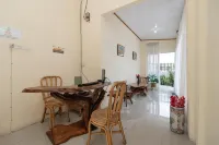 RedDoorz Near RS Awal Bros Sudirman Pekanbaru Hotel a Marpoyan Damai