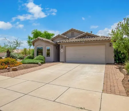 Private home in nice neighborhood with pool. Close to golf, trails and dining