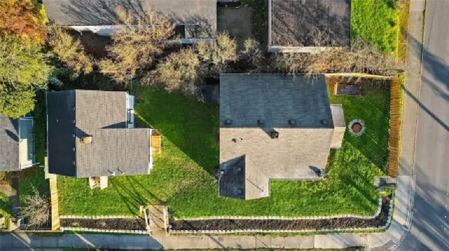 Cozy Newly Remodeled Cottage Minutes from Ferry! Peaceful Retreat!