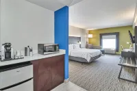 Holiday Inn Express & Suites Clearwater/US 19 N