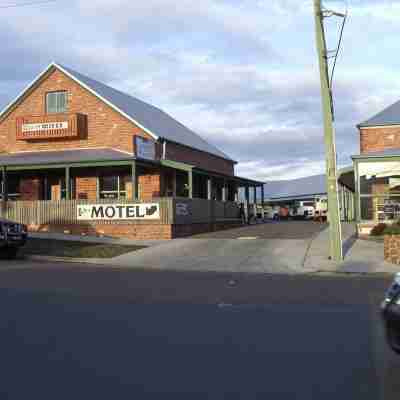 The Bakehouse Motel Hotel Exterior