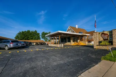 The Wisconsin Wood Inn Hotels near David Canny Rountree Branch Trail