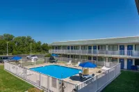 Motel 6-Bellmead, TX - Waco - Pools