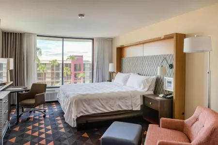 Holiday Inn & Suites Phoenix-Mesa/Chandler Отели рядом с достопримечательностью «Lake Ramada»